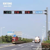 Système de contrôle intelligent des feux de signalisation solaires à LED